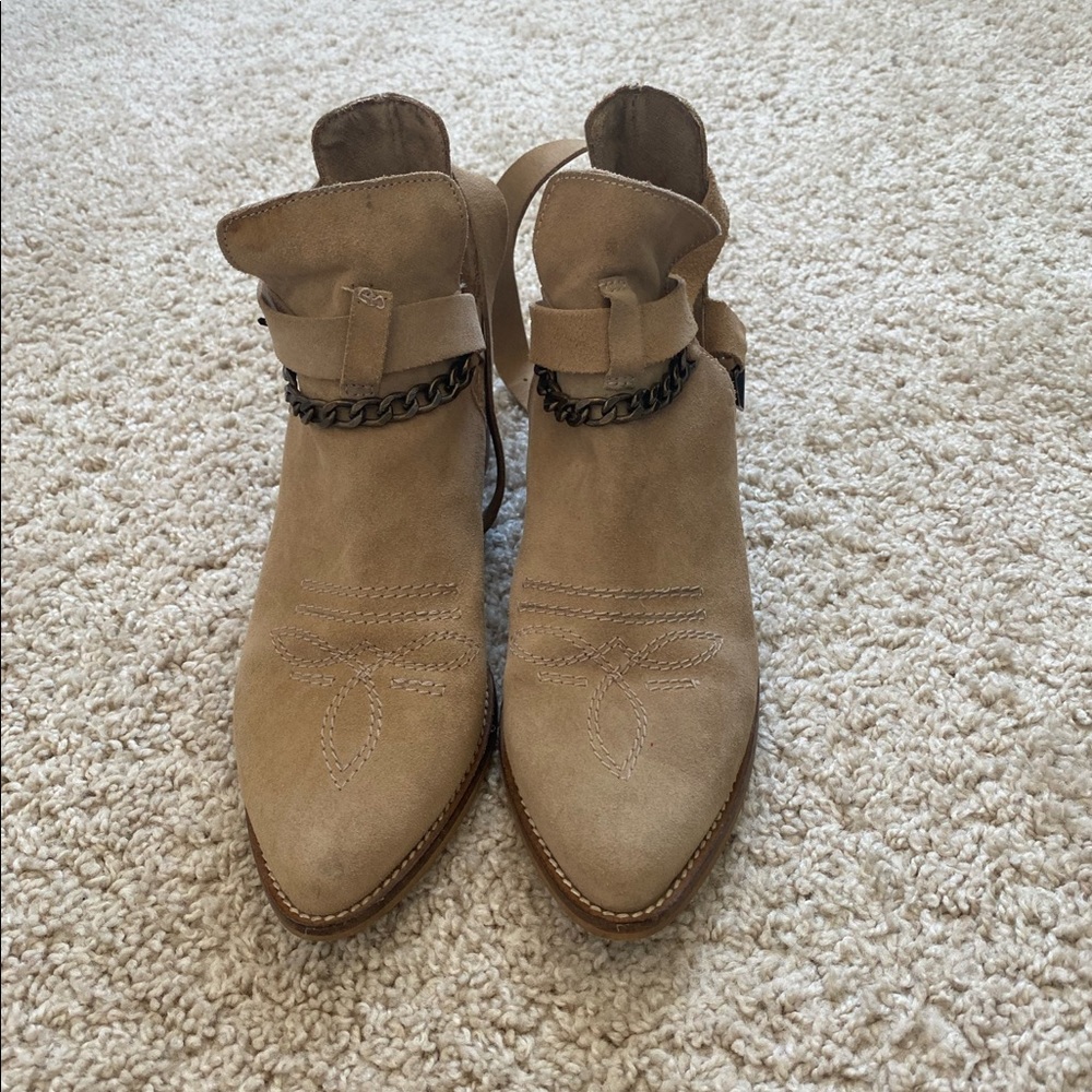 Stradivarius Heeled Boots
